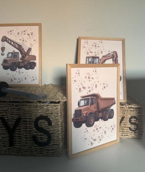 Zestaw 4 plakatów - pojazdy budowy + imię dziecka